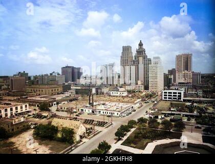 1940s BUSINESS DISTRICT SKYLINE FROM CITY HALL THE NIELS ESPERSON ITALIAN RENAISSANCE STYLE BUILDING IN CENTER HOUSTON TEXAS USA - q41351c CPC001 HARS OLD FASHIONED Stock Photo