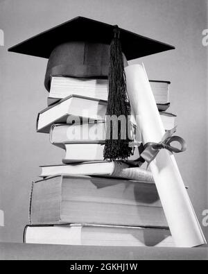 1970s STACK OF BOOKS WITH DIPLOMA LEANING ON SIDE AND MORTARBOARD GRADUATION CAP ON TOP - s17843 HAR001 HARS DISCOVERY STRATEGY UNIVERSITIES AND KNOWLEDGE LEADERSHIP POWERFUL PROGRESS DIRECTION PRIDE OPPORTUNITY HIGH SCHOOL OCCUPATIONS POLITICS HIGH SCHOOLS HIGHER EDUCATION CONCEPT CONCEPTUAL STILL LIFE IMAGINATION COLLEGES MORTARBOARD SYMBOLIC CONCEPTS GROWTH IDEAS BLACK AND WHITE CAP AND GOWN HAR001 OLD FASHIONED REPRESENTATION Stock Photo