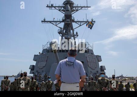 210428-N-KK394-1133  NAVAL STATION MAYPORT, Fla. (April 28, 2021) Jacksonville Jaguars head coach Urban Meyer addresses the Arleigh-Burke class guided-missile destroyer USS Delbert D. Black (DDG 119). Coach Meyer addressed the ship's crew contingent on the fo’c’sle, swapped coins and ballcaps, and signed autographs. Stock Photo