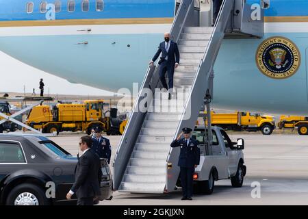 Denver, United States. 14th Sep, 2021. President Joe Biden walks down the steps from Air Force one at Denver International Airport in Denver, Colorado, USA on Tuesday, September 14th, 2021. Credit: The Photo Access/Alamy Live News Stock Photo
