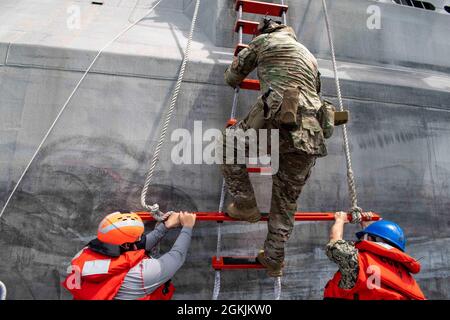 US Navy Engineman 2nd Class Anthony Bartelli (right) holds an