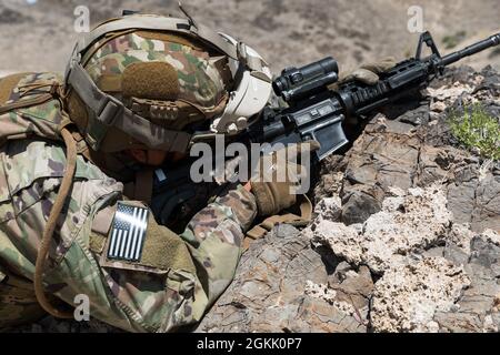 Paratroopers from the 82nd Airborne Division, 1st Battalion 508th Parachute Infantry Regiment, test the Integrated Visual Augmentation System (IVAS) during EDGE 21 at Dugway Proving Ground, Utah, May 2021. Stock Photo