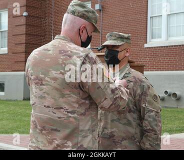 Master Sgt. Scott Mitsuno, senior airdrop operations noncommissioned officer, 1st Theater Sustainment Command, is awarded the Military Outstanding Volunteer Service Medal by Maj. Gen. John Sullivan, commanding general, 1st TSC, during an awards ceremony at Fort Knox, Kentucky, May 14, 2021. Stock Photo