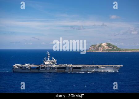 Iwo Jima Strike Group, USS Carter Hall Stock Photo - Alamy