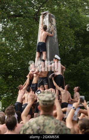 ANNAPOLIS, Md. (May 22, 2021) Midshipman 4th Class Michael Lancaster, 19, from Signal Mountain, Tenn., places the midshipman cover atop the Herdon Monument. USNA freshmen, or plebes, climb the Herndon Monument, a tradition symbolizing the successful completion of the midshipmen's freshman year. The class of 2024 completed the climb in 3 hours and 41 minutes, the second-slowest recorded time. As the undergraduate college of our country's naval service, the Naval Academy prepares young men and women to become professional officers of competence, character, and compassion in the U.S. Navy and Mar Stock Photo