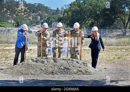 Groundbreaking for microgrid project, Fort Hunter Liggett, California. L to R: John Moreno, SES USACE South Pacific Division; Col. James Handura, USACE Sacramento District; Col. Charles Bell, FHL Garrison Commander; FHL Command Sgt. Maj. Mark Fluckiger; Nicole Bulgarino, Exec VP and Gen Mgr Ameresco, Inc. Stock Photo