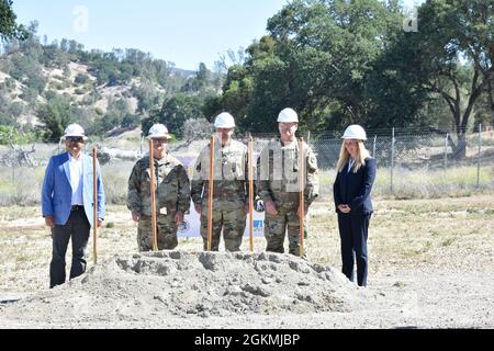 Groundbreaking for microgrid project, Fort Hunter Liggett, California. L to R: John Moreno, SES USACE South Pacific Division; Col. James Handura, USACE Sacramento District; Col. Charles Bell, FHL Garrison Commander; FHL Command Sgt. Maj. Mark Fluckiger; Nicole Bulgarino, Exec VP and Gen Mgr Ameresco, Inc. Stock Photo