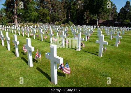 Rows of headstones line the grounds at the Brookwood American Military Cemetery, May 30, 2021. As one of eight permanent American cemeteries established outside of the United States after World War I, Brookwood is the final resting place of 468 Americans killed during the First World War. Stock Photo