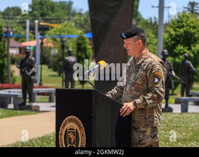 This Memorial Day, 101st Airborne Division (Air Assault) take time to remember those who made the ultimate sacrifice in a wreath laying ceremony.     In this ceremony 101st Airborne Division (Air Assault) command team, Maj. Gen. JP McGee and Command Sgt. Maj. Veronica Knapp honor the fallen U.S. military heroes who gave the ultimate sacrifice in duty to our nation by laying a wreath in front of the division's eternal flame. Stock Photo