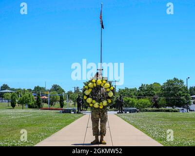 This Memorial Day, 101st Airborne Division (Air Assault) take time to remember those who made the ultimate sacrifice in a wreath laying ceremony.     In this ceremony 101st Airborne Division (Air Assault) command team, Maj. Gen. JP McGee and Command Sgt. Maj. Veronica Knapp honor the fallen U.S. military heroes who gave the ultimate sacrifice in duty to our nation by laying a wreath in front of the division's eternal flame. Stock Photo