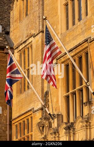 UK, England, Oxfordshire, Banbury, Wroxton Abbey, British Union and American flags outside entrance of UK campus of Fairleigh Dickinson University of Stock Photo