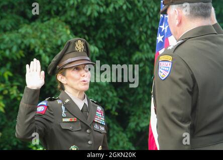 Gen. Robert B. Abrams, Commander, U.S. Army Forces Command, meets with ...