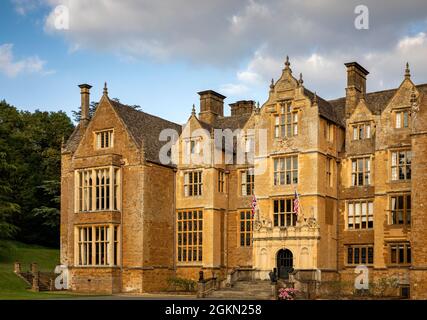 UK, England, Oxfordshire, Banbury, Wroxton Abbey, entrance of UK campus of Fairleigh Dickinson University of New Jersey USA Stock Photo