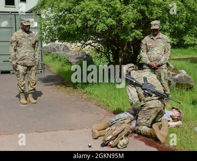 Lt. Gen. R. Scott Dingle, the Army Surgeon General and Commanding General of United States Army Medical Command (left), and Command Sgt. Maj. Diamond Hough, the Army Medical Command sergeant major (right), observe Soldiers participating in a medical readiness exercise at Baumholder, Germany during their visit to the European Theater June 3, 2021. The Army’s senior medical leadership team observed the 30th MED BDE’s Hospital Exercise 21 which served to certify the 519th Hospital center as a NATO role 2 enhanced capability. Approximately 400 personnel from the 30th Medical Brigade, U.S. Air Forc Stock Photo