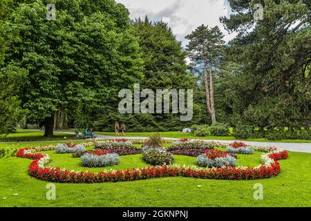Flower beds in the Hofgarten Imperial Park Innsbruck. Tourists and locals stroll and relax in the park's avenues. Innsbruck, Tyrol, Austria, Europe Stock Photo