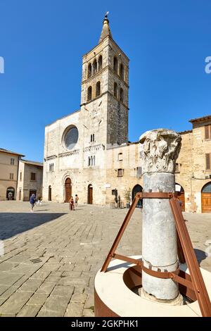 Bevagna Umbria Italy. San Michele Arcangelo church and roman column in San Silvestro square Stock Photo