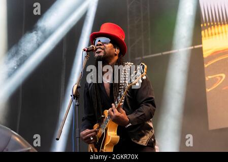 Peter Lee, guitarist with the band The Dualers performing at a music concert festival in Garon Park, Southend on Sea, Essex, UK Stock Photo