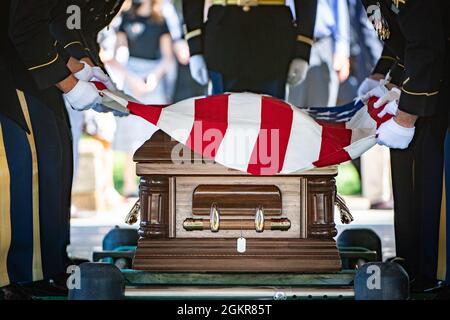 Soldiers assigned to the 3d U.S. Infantry Regiment (The Old Guard) support modified military funeral honors with funeral escort for U.S. Army 1st Lt. Robert Charles Styslinger in Section 60 of Arlington National Cemetery, Arlington, Virginia, June 18, 2021.    From the Defense POW/MIA Accounting Agency (DPAA):    In late 1950, Styslinger served with Battery B, 57th Field Artillery Battalion, 7th Infantry Division. He was reported to have been killed in action Nov. 29, 1950 while fighting enemy forces near Hagaru-ri, Chosin Reservoir, North Korea. His remains could not be recovered.    On July Stock Photo