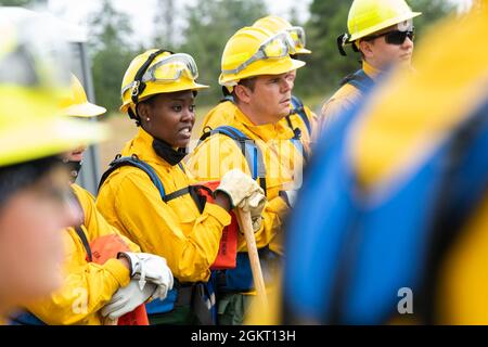 Oregon National Guard Citizen-Soldiers and Airmen conduct initial ...