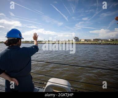 family, Littoral Combat Ship, maiden deployment, san diego, USS Freedom ...