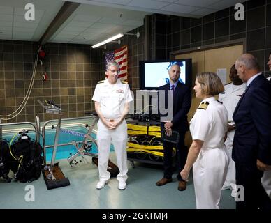 Rear Adm. Tim Weber, Commander, Naval Medical Forces Pacific, listens to Capt. Katharine Shobe, Naval Submarine Medical Research Laboratory Stock Photo