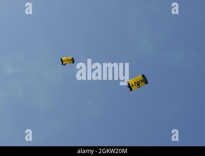 The United States Navy Parachute Team, the Leap Frogs, perform during the Stars and Stripes Picnic at the National WWI Museum and Memorial in Kansas City, Missouri July 3, 2021. The event was part of Kansas City Navy Week, the first in-person Navy Week since the beginning of the COVID-19 pandemic, bringing Sailors from different Navy units across the U.S. to conduct focused outreach with members of the community. Navy Weeks consist of a series of events coordinated by the Navy Office of Community Outreach designed to give Americans an opportunity to learn about the Navy, its people and its imp Stock Photo