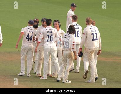 15 September, 2021. London, UK. The players shake hands and settle for a draw as Surrey took on Essex in the County Championship at the Kia Oval, day four.  David Rowe/Alamy Live News