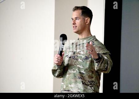 Lt. Col. Brian Kibitlewski, commander, Special Troops Battalion, 1st Theater Sustainment Command, speaks to Soldiers of the 1st TSC during a payday activities event at Fort Knox, Kentucky, July 9, 2021. The 1st TSC held the payday activities event to ensure mission readiness, as well as build morale through an awards and promotion ceremony. ( Stock Photo