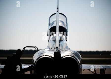 A U.S. Air Force T-38 Talon, assigned to the 586th Flight Test Squadron, sits on the runway during the Global Information Dominance Experiment 3, and Architecture Demonstration and Evaluation 5, at Alpena Combat Training Center, Alpena, Michigan, July 16, 2021. The North American Aerospace Defense Command and U.S. Northern Command, NORAD and USNORTHCOM, in partnership with all 11 Combatant Commands, led the third in a series of Global Information Dominance Experiments designed to rapidly develop the capabilities required to increase deterrence options in competition and crisis through a data-c Stock Photo