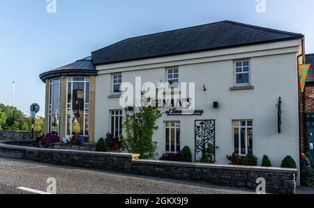 Keenans of Tarmonbarry, Roscommon, Ireland. A hotel and restaurant on the banks of the River Shannon. Stock Photo