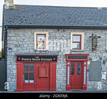 The Purple Onion, Restaurant and bar in Tarmonbarry, Roscommon, Ireland, on the banks of the River Shannon. Stock Photo