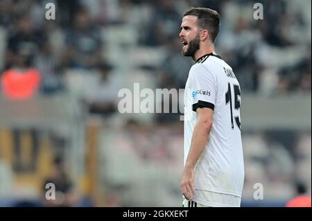 ISTANBUL, TURKEY - SEPTEMBER 15: Miralem Pjanic of Besiktas during the UEFA Champions League match between Besiktas and Borussia Dortmund at Vodafone Park on September 15, 2021 in Istanbul, Turkey (Photo by TUR/Orange Pictures) Credit: Orange Pics BV/Alamy Live News Stock Photo