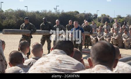 U.S. Marine Corps drill instructors with India Company, 3rd Recruit Training Battalion, demonstrate log drills for recruits at Marine Corps Recruit Depot, San Diego, July 19, 2021. Drill instructors demonstrated the exercises to ensure that the recruits would conduct them safely and correctly throughout the event. Stock Photo