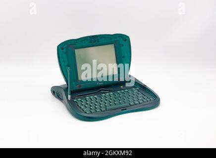 Apple eMate 300 translucent green plastic laptop PDA for schoolchildren produced in 1997 Stock Photo