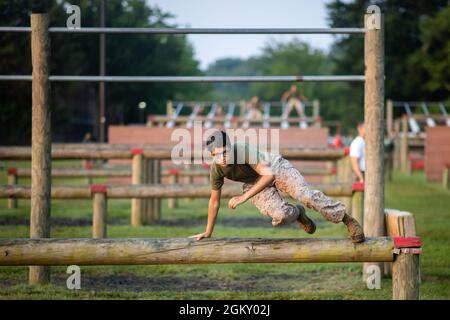 A U.S. Marine Corps officer candidate with Lima Company participates in the obstacle course at Officer Candidate School on Marine Corps Base Quantico, Virginia, July 22, 2021. The purpose of the Obstacle Course is to test the candidate’s ability to negotiate obstacles using the correct techniques while displaying a high level of agility, muscular strength, and stamina. Stock Photo