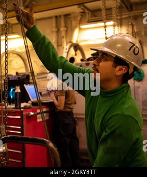 210727-N-LU761-1027 PACIFIC OCEAN (July 27, 2021) Aviation Machinist’s Mate 2nd Class Kevin Cano, a native of Los Angeles, performs maintenance on a jet engine aboard Nimitz-class aircraft carrier USS Carl Vinson (CVN 70), July 27, 2021. Vinson is underway conducting routine operations in U.S. Third Fleet. Stock Photo