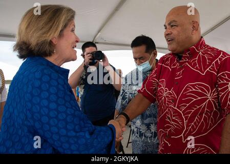 SANTA RITA, Guam (July 29, 2021) - Linda Gilday, wife of Chief of Naval Operations Adm. Mike Gilday, meets with David Panuelo, president of the Federated States of Micronesia, at U.S. Naval Base Guam July 29. Gilday and Panuelo attended the commissioning of three new U.S. Coast Guard sentinel-class fast response cutters. Stock Photo