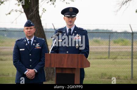 Lt. Col. Travis Kennebeck, 10th Space Warning Squadron incoming ...