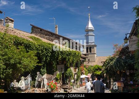 FRANCE HAUTE-SAVOIE (74) YVOIRE, MEDIEVAL VILLAGE AND ITS BELL TOWER IN LAKE GENEVA Stock Photo