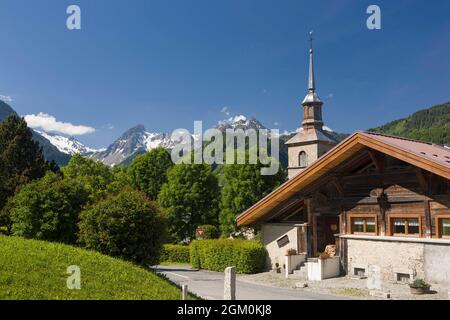 FRANCE HAUTE-SAVOIE (74) VILLAGE OF THE CONTAMINES-MONTJOIE, FURNISHED FARM AND BELL TOWER OF THE CHURCH Stock Photo