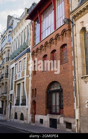 FRANCE PARIS (75) 14TH DISTRICT, FRONTAGE OF A HOUSE, STREET CASSINI Stock Photo