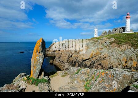 FRANCE. BRITTANY. FINISTERE (29) PLOUGONVELIN.SAINT MATHIEU POINT.THE SEMAPHORE,THE OLD ABBEY OF SAINT MATHIEU AND THE LIGHTHOUSE. (PICTURE NOT AVAILA Stock Photo