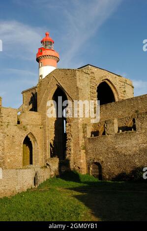 FRANCE. BRITTANY. FINISTERE (29) PLOUGONVELIN.SAINT MATHIEU POINT.THE LIGHTHOUSE AND THE OLD ABBEY OF SAINT MATHIEU. (PICTURE NOT AVAILABLE FOR CALEND Stock Photo