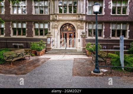 Zoology U Penn - View to entrance of the Leidy Laboratories of Biology Zoology building.  It was built in 1910.  The University of Pennsylvania is a p Stock Photo