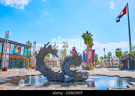 DUBAI, UAE - MARCH 4, 2020: The modern fountain amid the street of La Mer Beachside shopping and dining district, on March 4 in Dubai Stock Photo