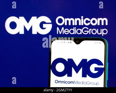 omnicom media group omg logo