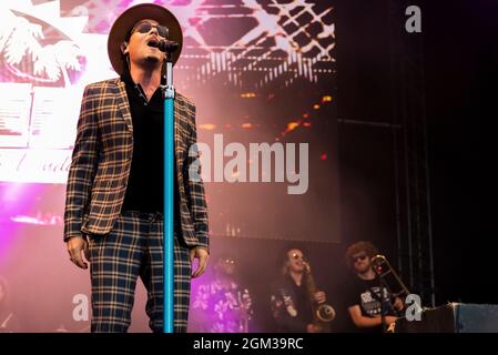 Tyber Cranstoun of The Dualers band performing at a music concert festival in Garon Park, Southend on Sea, Essex, UK Stock Photo