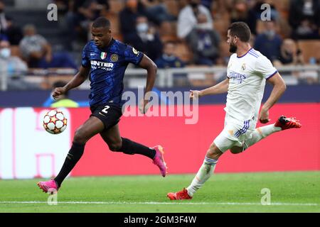Denzel Dumfries of Fc Internazionale  controls the ball during the Uefa Champions League Group D  match between FC Internazionale and Real Madrid Fc . Stock Photo