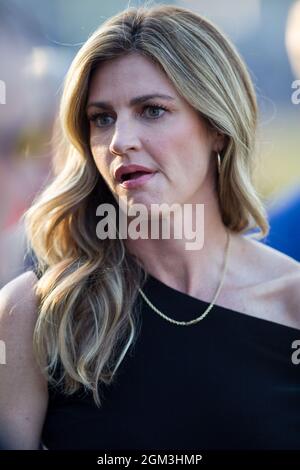 Fox Sports sideline reporter Erin Andrews looks on during warm-ups ...