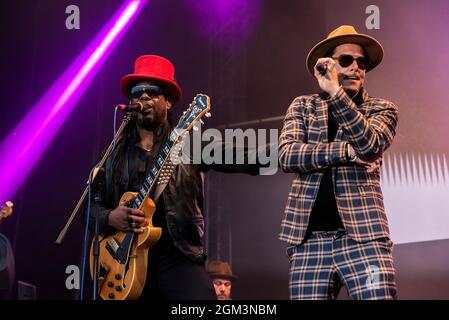 Peter Lee and Tyber Cranstoun of The Dualers band performing at a music concert festival in Garon Park, Southend on Sea, Essex, UK Stock Photo